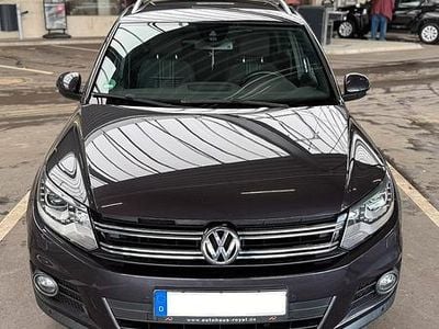 Gebraucht VW Tiguan LOUNGE 150 PS (110 kW) 2016 Grau SUV