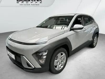 Neu Hyundai Kona Select 150 PS (110 kW) 2026 Grau SUV