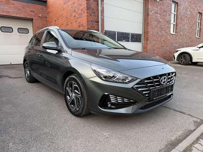 Gebraucht Hyundai i30 Essential 120 PS (88 kW) 2023 Grau Kombi