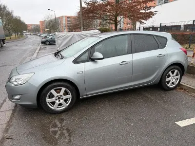 Używany Opel Astra 116 KM (85 kW) 2025 Srebrny Hatchback
