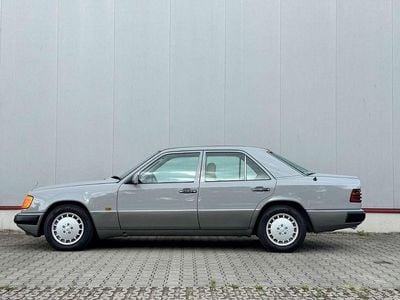 Gebraucht Mercedes 300 147 PS (108 kW) 1991 751 liasgrau Limousine