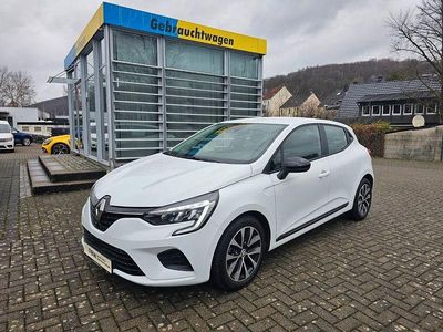 Gebraucht Renault Clio V Equilibre 67 PS (49 kW) 2022 Weiß Limousine