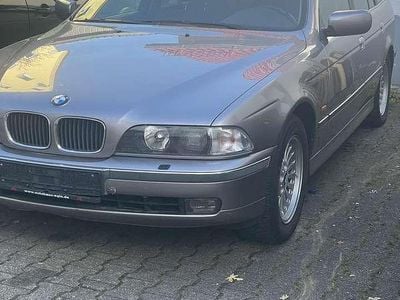 BMW 523