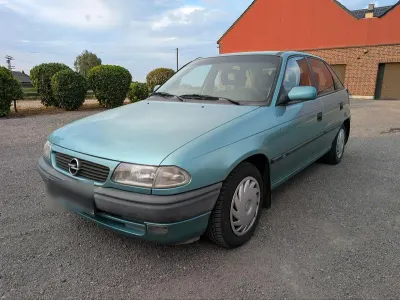 Gebraucht Opel Astra 75 PS (55 kW) 1996 Grün Limousine