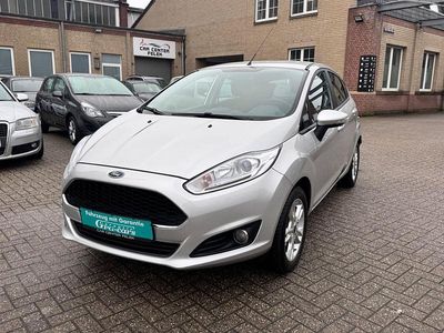 Gebraucht Ford Fiesta Celebration 80 PS (58 kW) 2016 Silber Kleinwagen