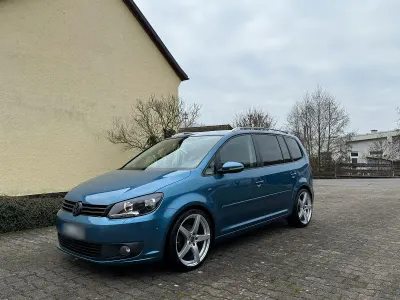 Gebraucht VW Touran Cup 105 PS (77 kW) 2014 Blau Van / Kleinbus