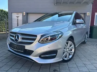 Gebraucht Mercedes B180 122 PS (89 kW) 2016 Silber Van / Kleinbus