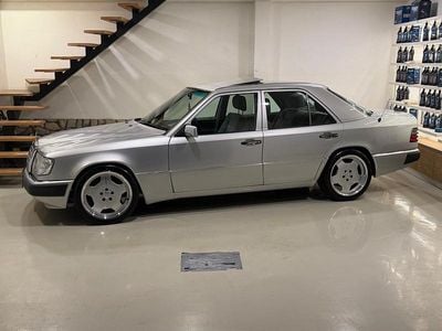 Silber Gebraucht 1992 Mercedes E230 Limousine | 10.999 €