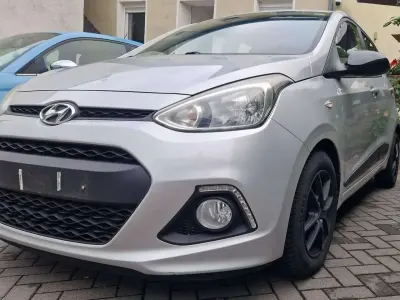 Gebraucht Hyundai i10 Blackline 67 PS (49 kW) 2016 Silber Kleinwagen