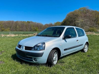 Second-hand Renault Clio II 58 CP (42 kW) 2003 Argintiu Hatchback