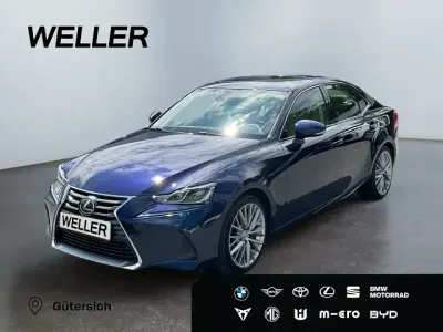 Gebraucht Lexus IS200 Luxury Line 245 PS (180 kW) 2016 Deep blue Limousine