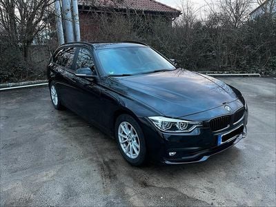 Schwarz Gebraucht 2018 BMW 320 Advantage Kombi | 15.900 € (Guter Preis)