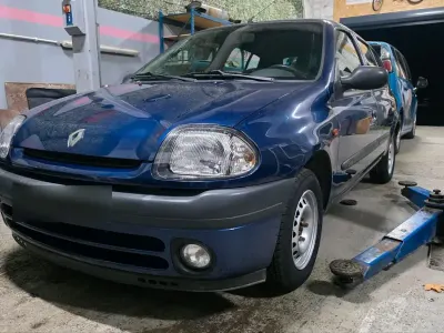 Usata Renault Clio II 60 CV (44 kW) 2000 Blu Utilitaria