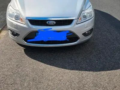 Gebraucht Ford Focus 100 PS (73 kW) 2010 Grau Kombi