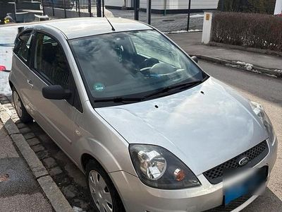 Grau Gebraucht 2008 Ford Fiesta Kleinwagen | 3.000 € (Teuer)