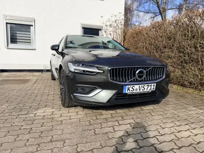 Gebraucht Volvo V60 Inscription 197 PS (144 kW) 2020 Grün Kombi