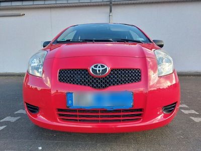 gebraucht Toyota Yaris 1,0 L in Rot