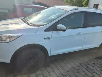 Gebraucht Ford Kuga Trend 150 PS (110 kW) 2015 Weiß SUV