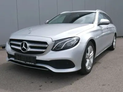 Używany Mercedes E220 Avantgarde 194 KM (142 kW) 2018 Srebrny Sedan/Limuzyna