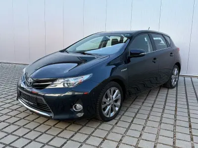 Usata Toyota Auris Hybrid 99 CV (72 kW) 2014 Nero Berlina