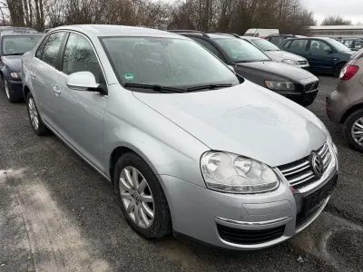 Gebraucht VW Jetta Comfortline 105 PS (77 kW) 2010 Silber Limousine
