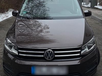 Braun Gebraucht 2015 VW Caddy Comfortline Van / Kleinbus | 15.750 € (Fairer Preis)