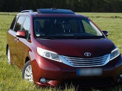 Used Toyota Sienna XLE 268 HP (197 kW) 2016 Red Minivan