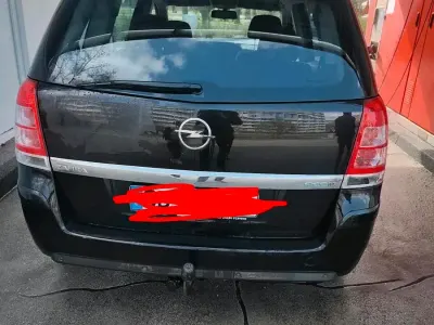 Gebraucht Opel Zafira 125 PS (91 kW) 2011 Schwarz Van / Kleinbus