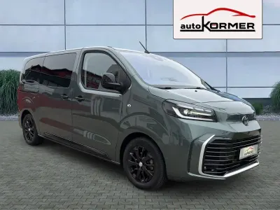 Neu Toyota Proace Verso Lounge 179 PS (131 kW) 2026 All terrain green metallic Kombi