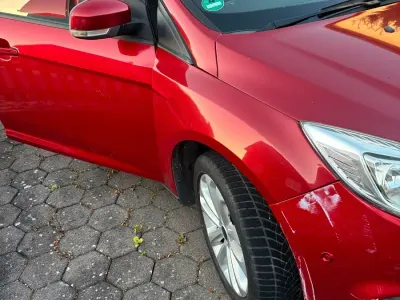 Gebraucht Ford Focus 100 PS (73 kW) 2014 Rot Kombi