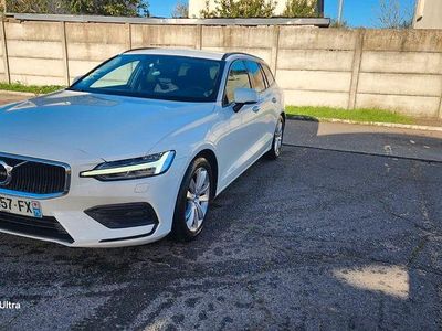 Weiß Gebraucht 2018 Volvo V60 Momentum Kombi | 15.500 € (Teuer)