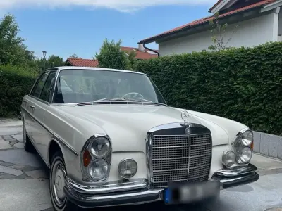 Second-hand Mercedes 300 250 CP (183 kW) 1972 Alb Berlinǎ