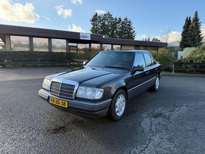 Schwarz Gebraucht 1992 Mercedes 200 Limousine | 12.000 €