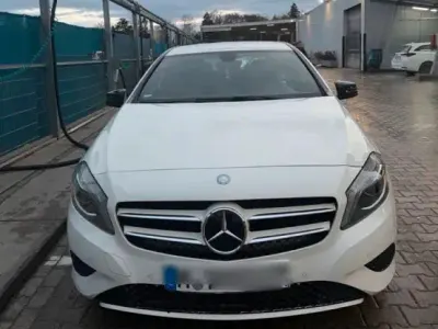 Gebraucht Mercedes A180 122 PS (89 kW) 2014 Weiß Kleinwagen