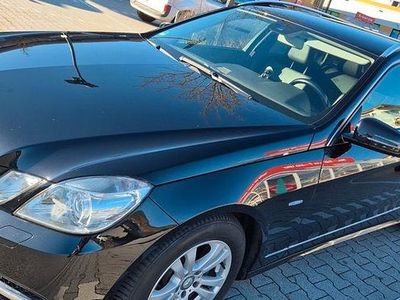 Gebraucht Mercedes E220 Avantgarde 170 PS (125 kW) 2010 Schwarz Limousine