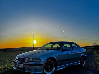 Gebraucht BMW 323 180 PS (132 kW) 1996 Silber Limousine