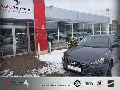 Grau Gebraucht 2020 Hyundai i30 Intro Edition Limousine | 15.970 € (Fairer Preis)