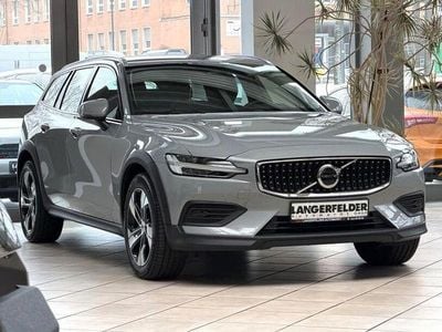 Gebraucht Volvo V60 CC Plus 197 PS (144 kW) 2023 Vapour grey / metallic Kombi