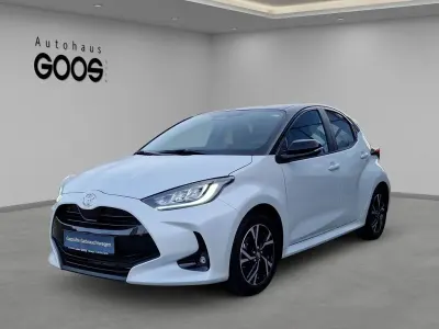 Gebraucht Toyota Yaris Hybrid 116 PS (85 kW) 2024 Weiß Limousine