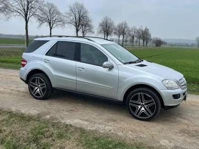 Second-hand Mercedes ML320 224 CP (164 kW) 2007 Argintiu SUV