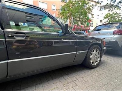 Usata Mercedes 190 Sportline 108 CV (79 kW) 1993 Nero Berlina