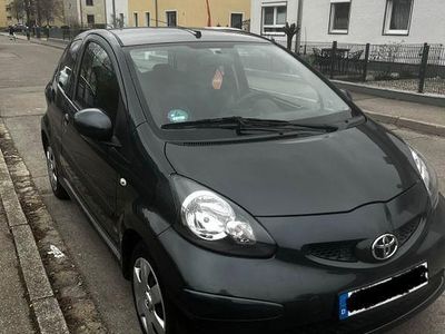 Gebraucht Toyota Aygo 68 PS (50 kW) 2006 Grau Kleinwagen