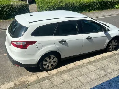 Gebraucht Ford Focus SYNC Edition 101 PS (74 kW) 2013 Weiß Kombi