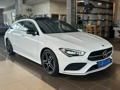 Gebraucht Mercedes CLA200 Shooting Brake AMG line 163 PS (119 kW) 2021 Weiß polarweiss  unilack Kombi