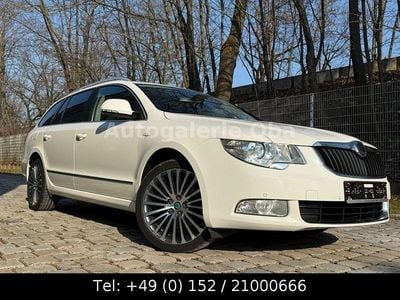Gebraucht Skoda Superb LAURIN & KLEMENT 170 PS (125 kW) 2012 Weiß Kombi