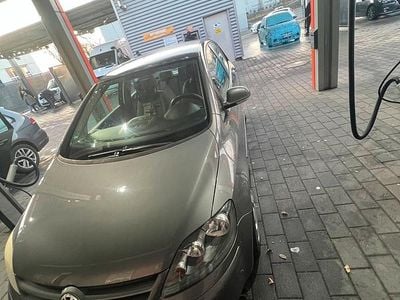 Grau Gebraucht 2006 VW Golf IV Kleinwagen | 4.590 € (Etwas zu teuer)