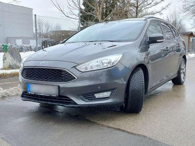 Grau Gebraucht 2018 Ford Focus Kombi | 9.980 € (Guter Preis)