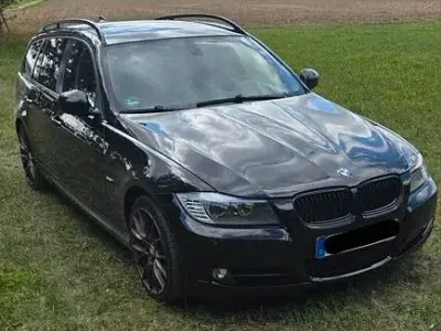 Gebraucht BMW 320 177 PS (130 kW) 2009 Schwarz Kombi