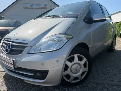 Używany Mercedes A160 82 KM (60 kW) 2011 Srebrny Sedan/Limuzyna