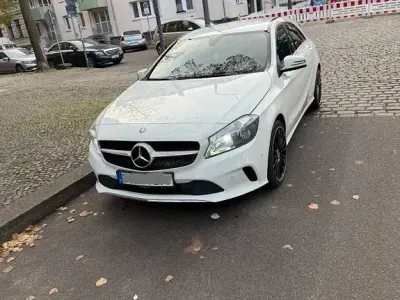 Gebraucht Mercedes A180 122 PS (89 kW) 2015 Weiß Kleinwagen